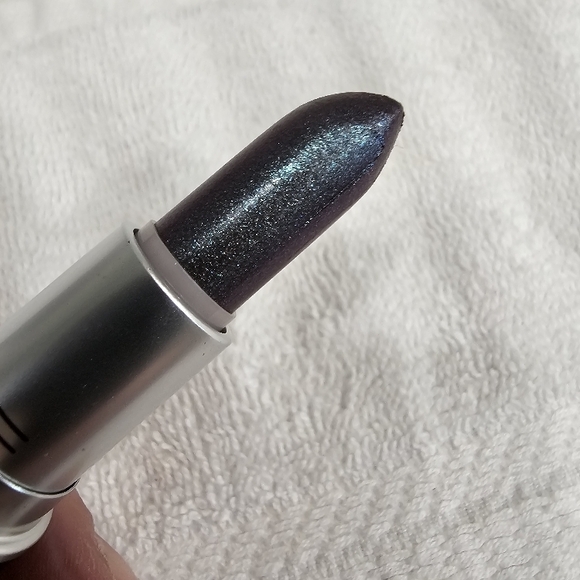 MAC Cosmetics On and On Lipstick - Picture 2 of 4